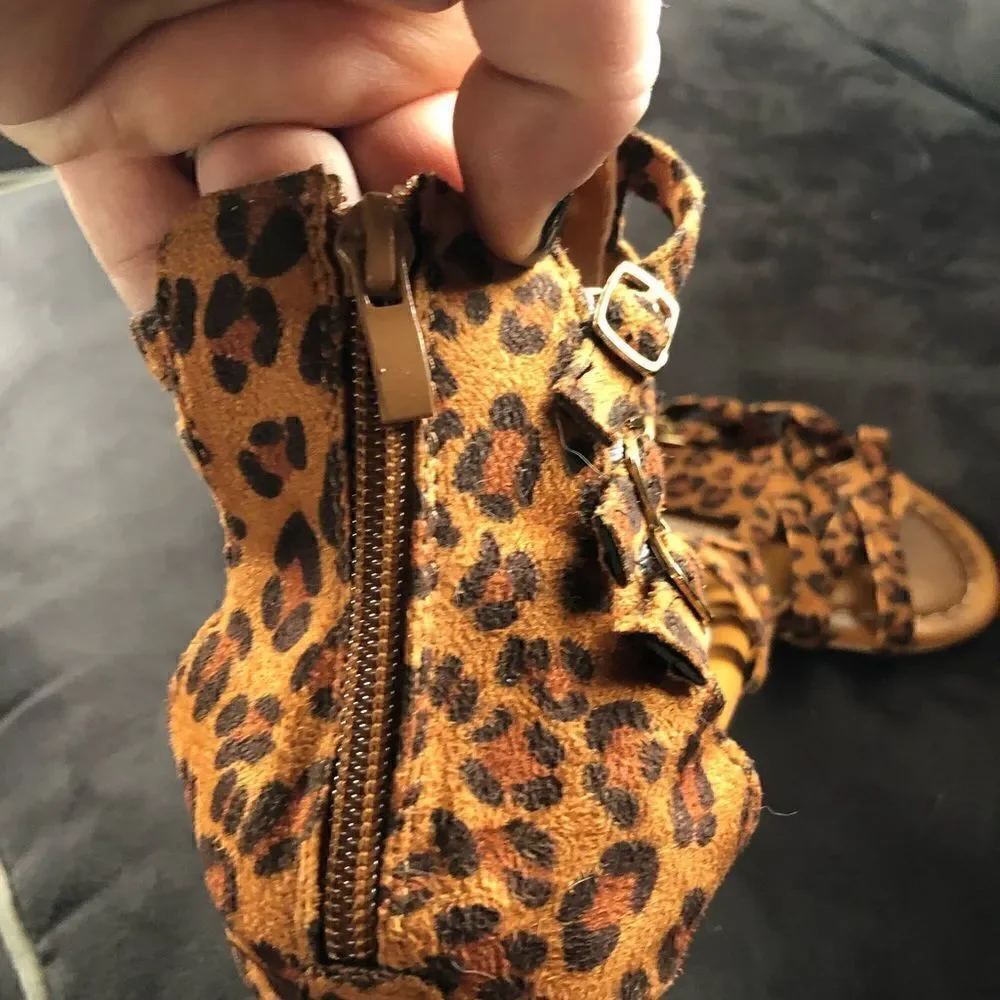 New never worn animal print buckle sandals. Side clasps . Zipper up the back.